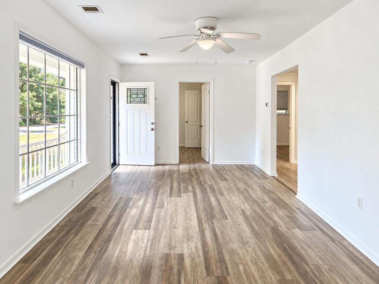 1022 Seaside Ln - Photo 4 of 10