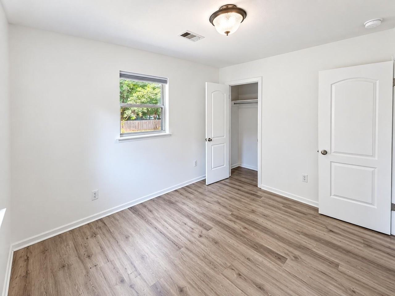 1022 Seaside Ln - Photo 6 of 10