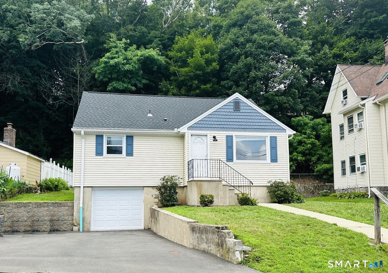 136 Hillside Ave - Photo 2 of 24
