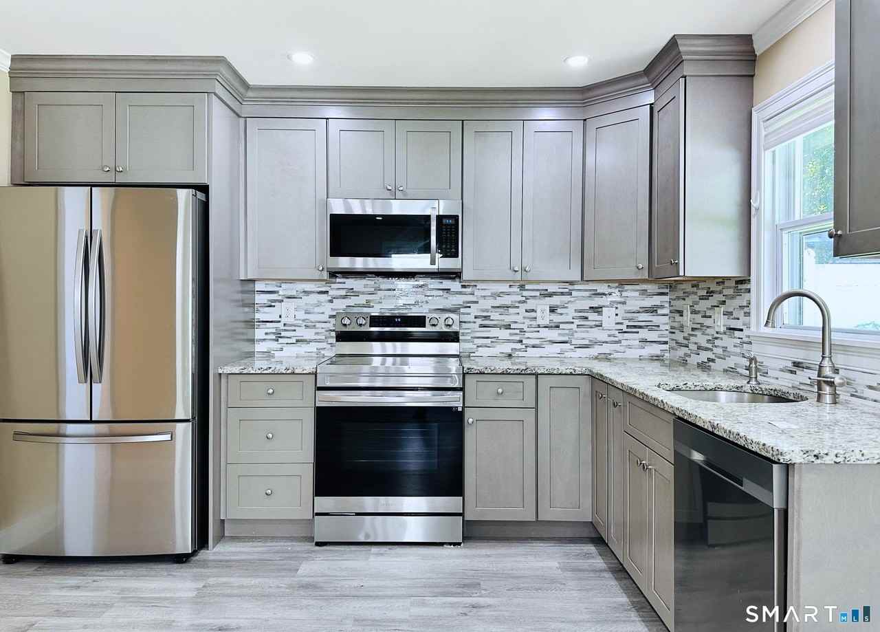 136 Hillside Ave - Photo 7 of 24
