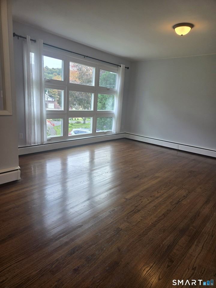 33 Wagon Wheel Ct - Photo 2 of 16