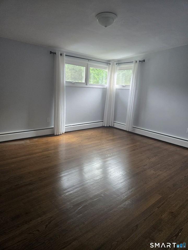33 Wagon Wheel Ct - Photo 4 of 16