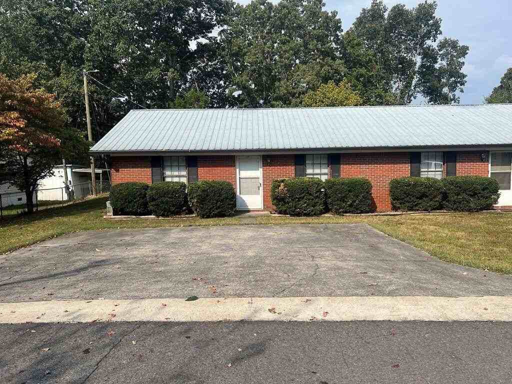 1886 S Boyd Dr - Photo 2 of 23