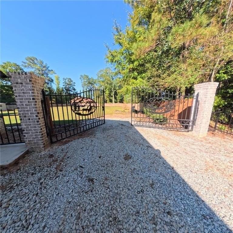 3020 Raymonds Dr - Photo 2 of 16