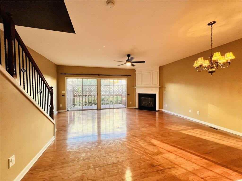 1367 Thornborough Dr - Photo 2 of 32