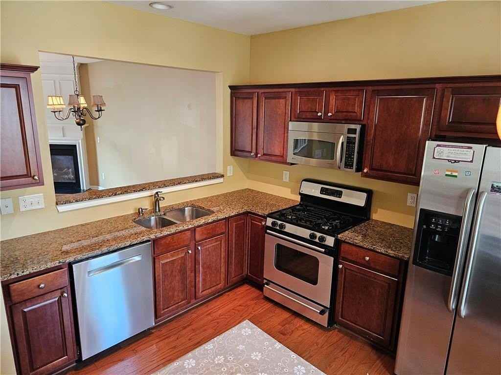 1367 Thornborough Dr - Photo 3 of 32