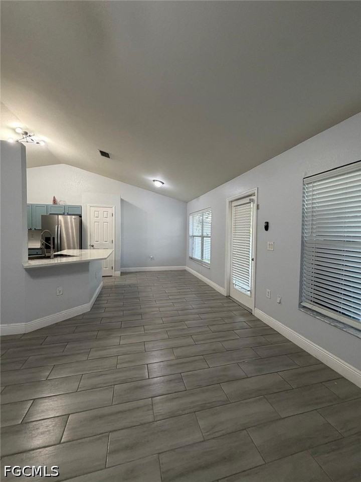 4237 Ne 19th Ave - Photo 3 of 6