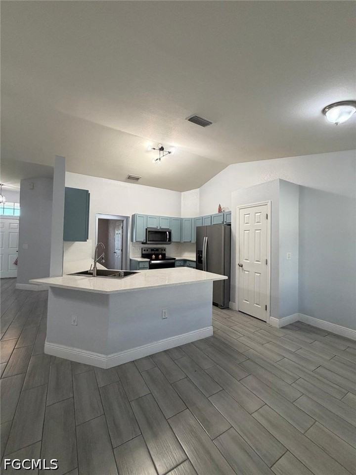 4237 Ne 19th Ave - Photo 4 of 6