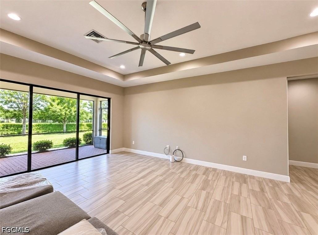 12725 Astor Pl - Photo 4 of 15