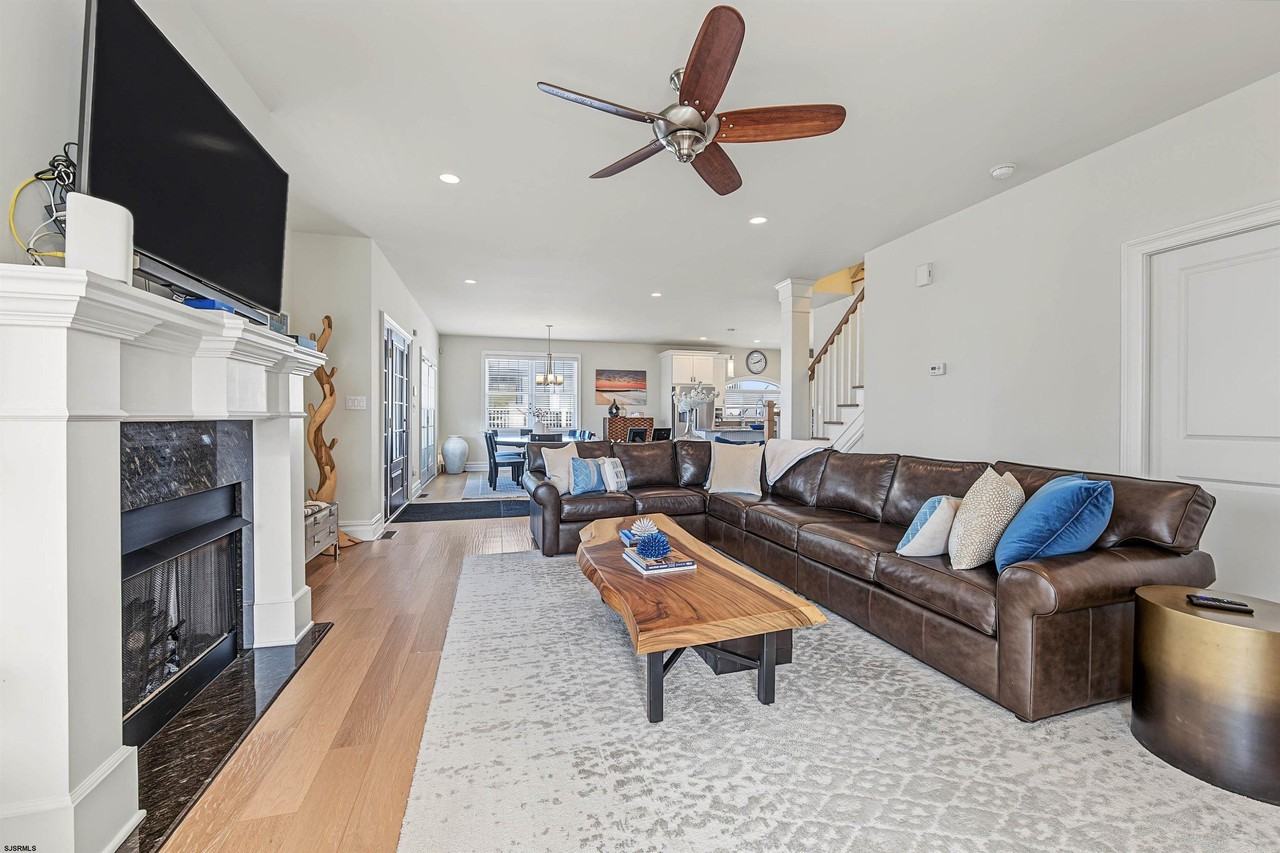 8510 Fulton Ave - Photo 4 of 34