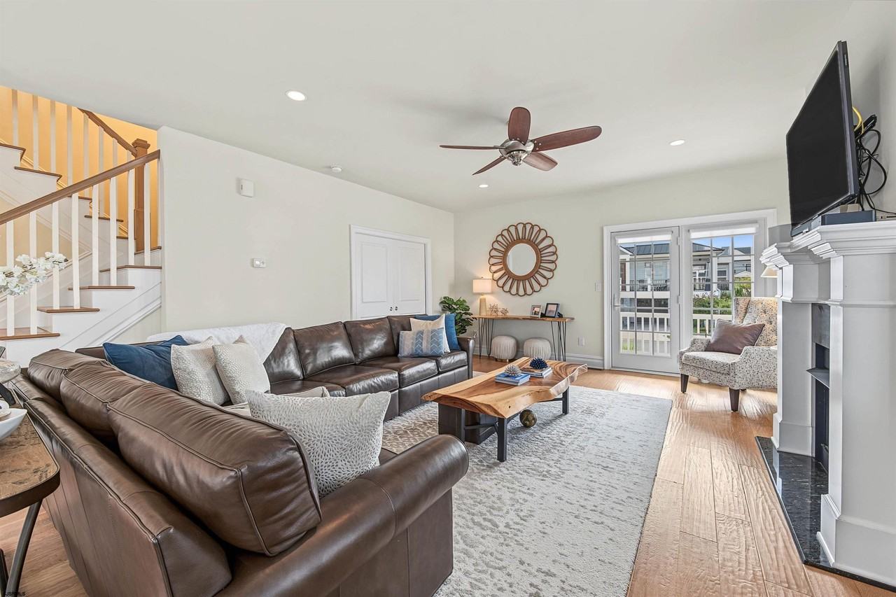 8510 Fulton Ave - Photo 5 of 34