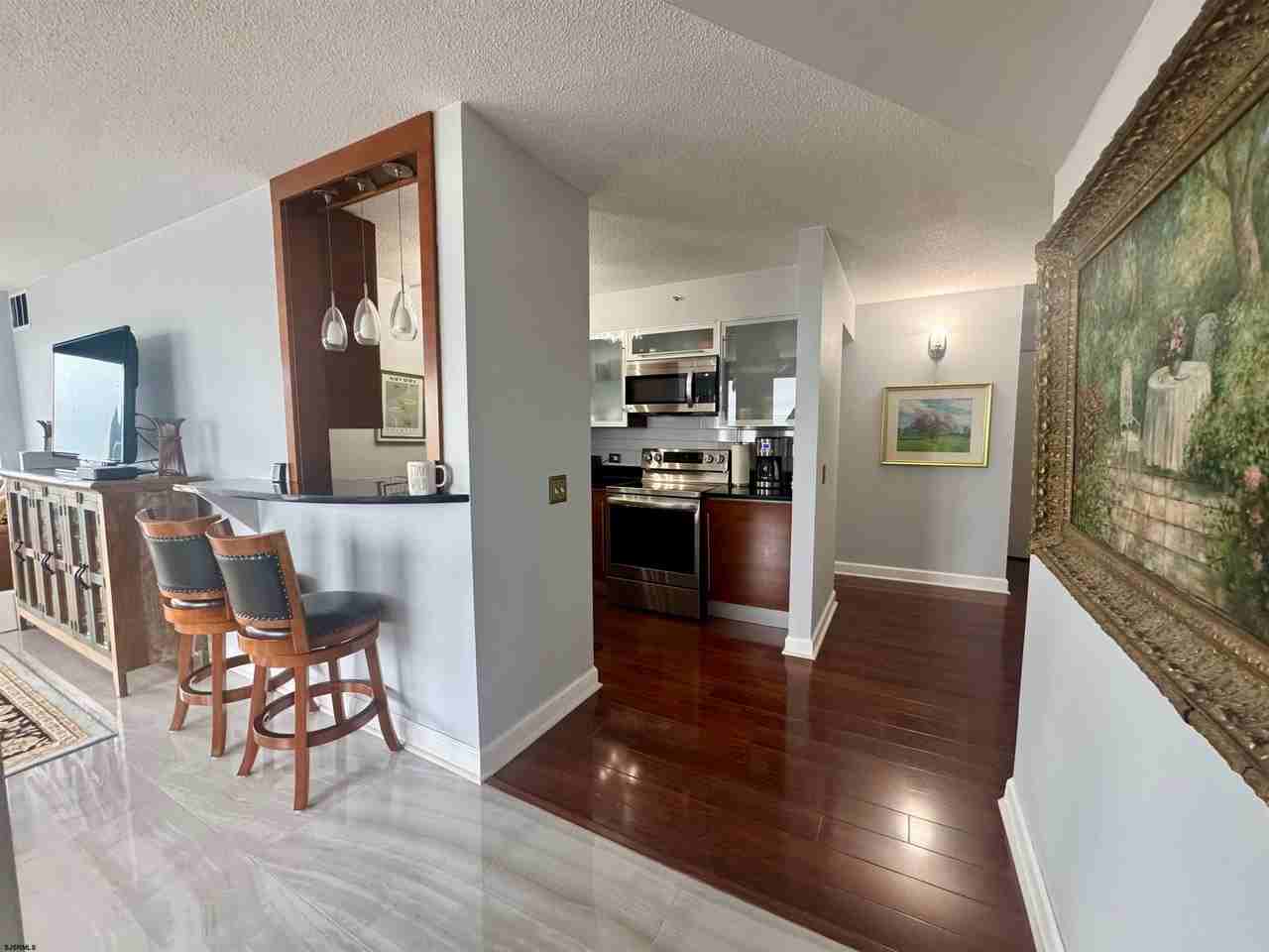526 Pacific Ave - Photo 3 of 22