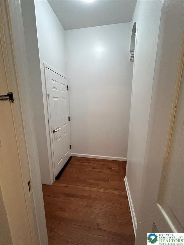 1137 W Linden St - Photo 2 of 22