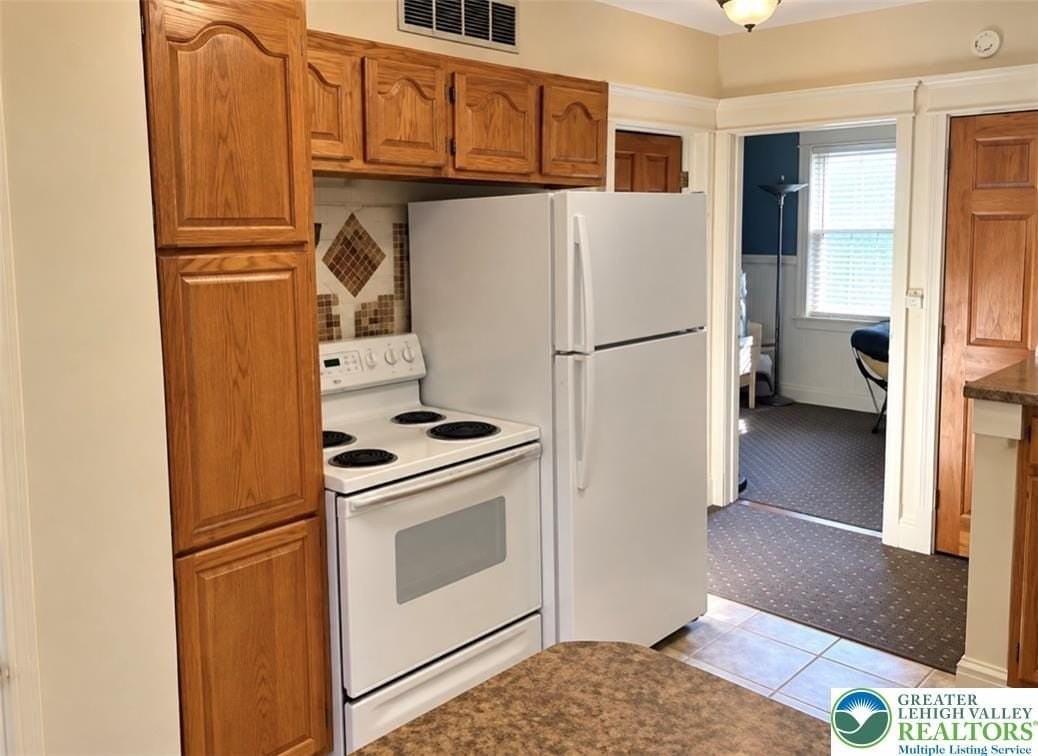 1213 Stanley Ave - Photo 4 of 12