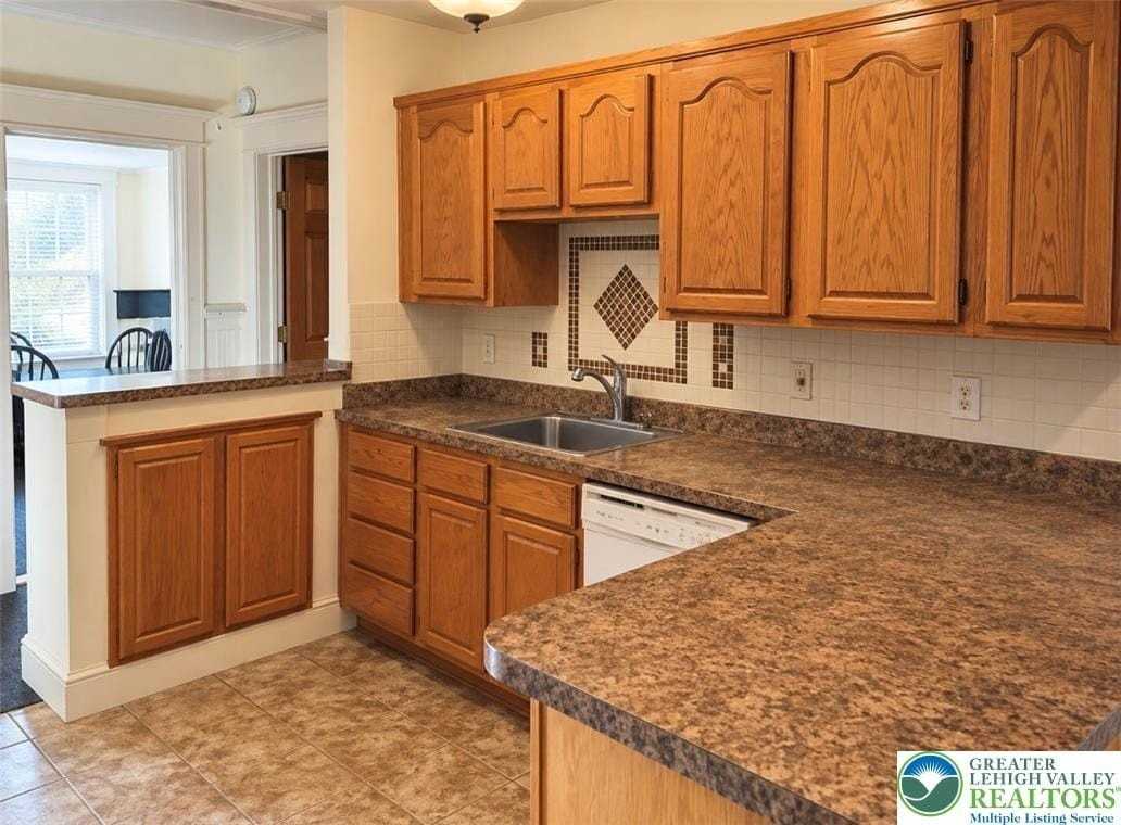 1213 Stanley Ave - Photo 5 of 12