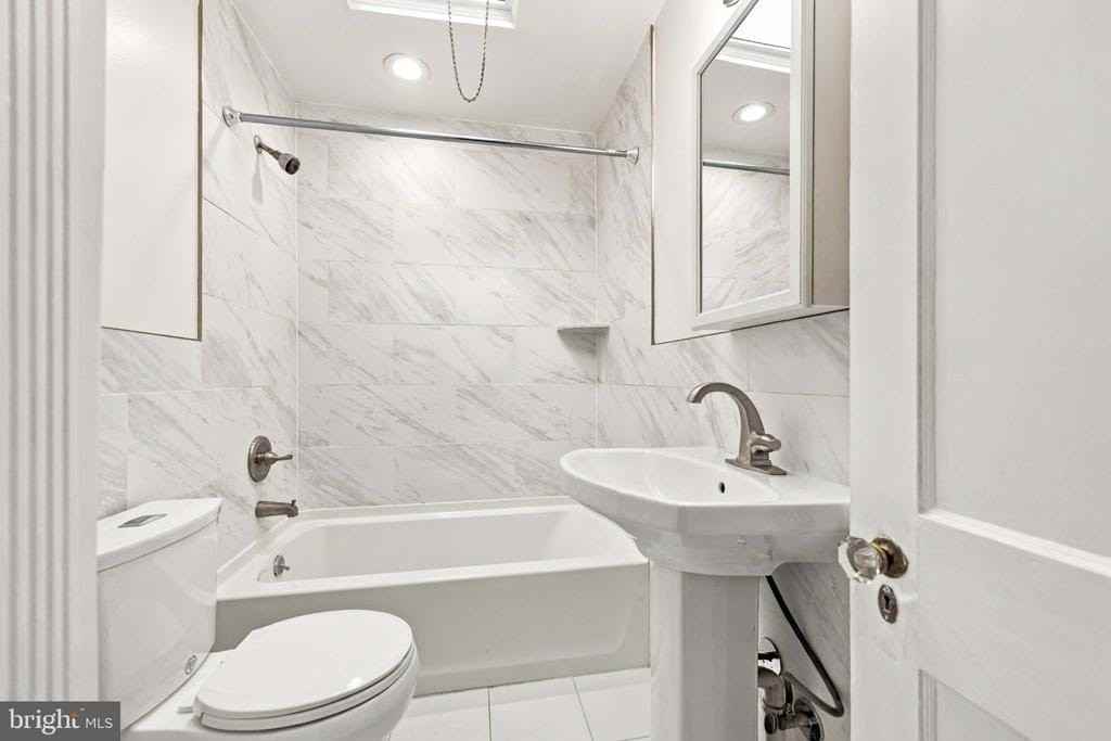 3429 Tilden St - Photo 4 of 28