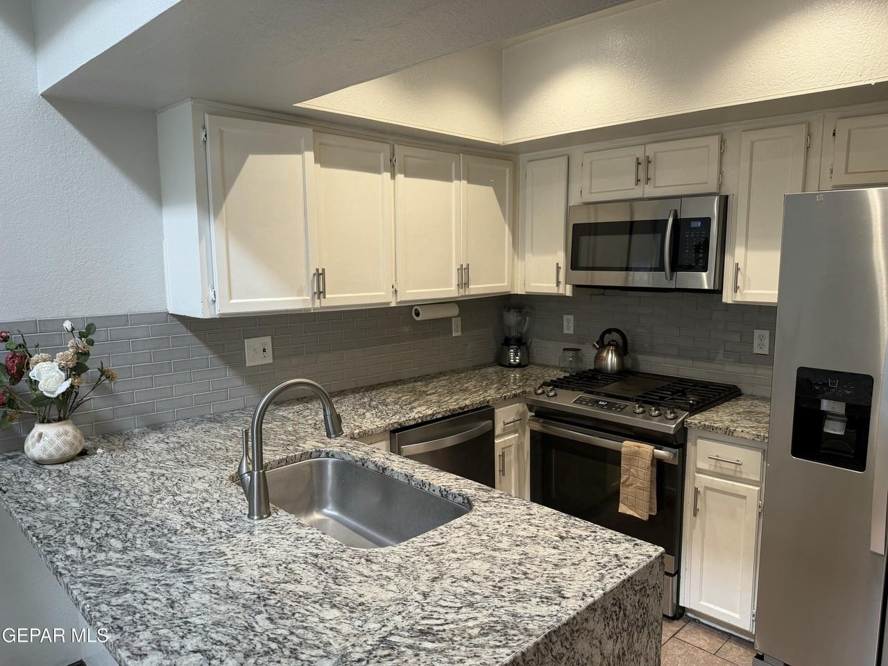 142 Belvidere St #A - Photo 3 of 6
