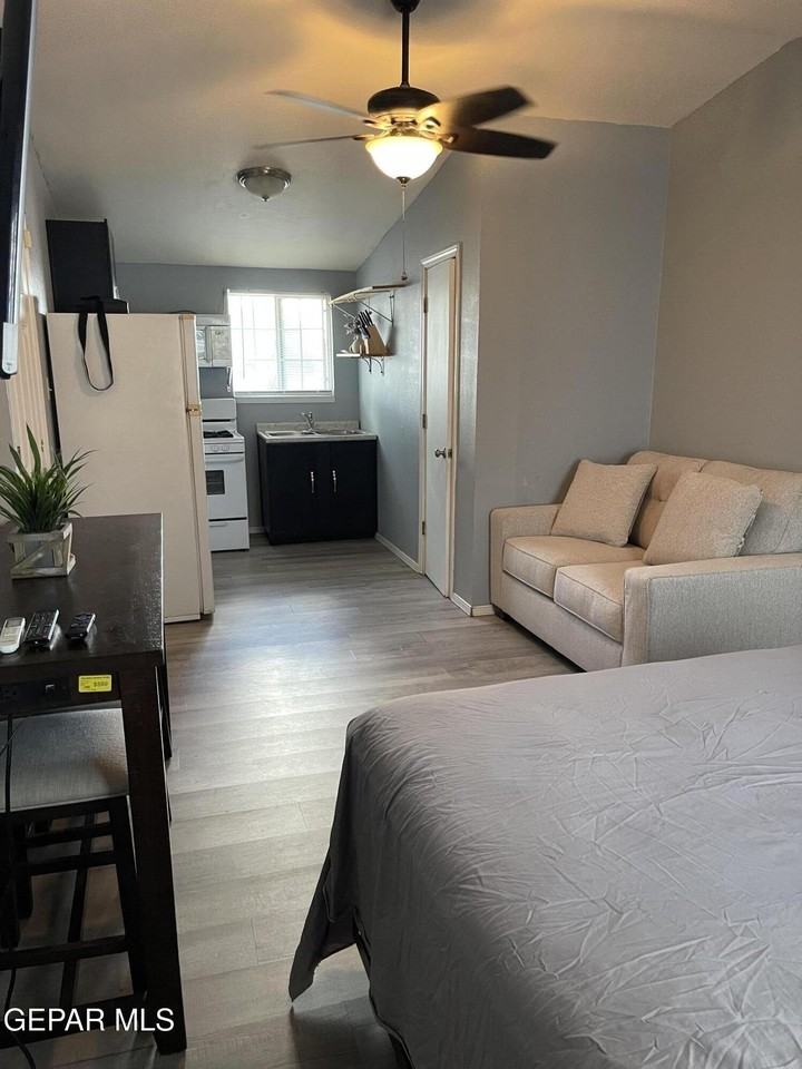 10008 Acer Ave #A - Photo 2 of 7