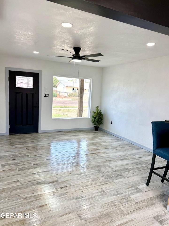 4918 Sierra Madre Dr - Photo 4 of 33