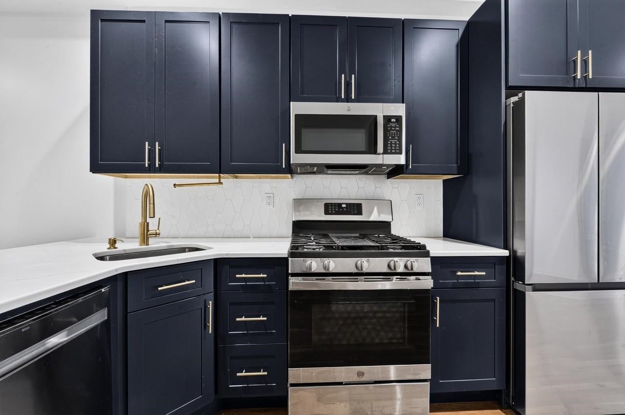 1319 Washington St #1L - Photo 2 of 17