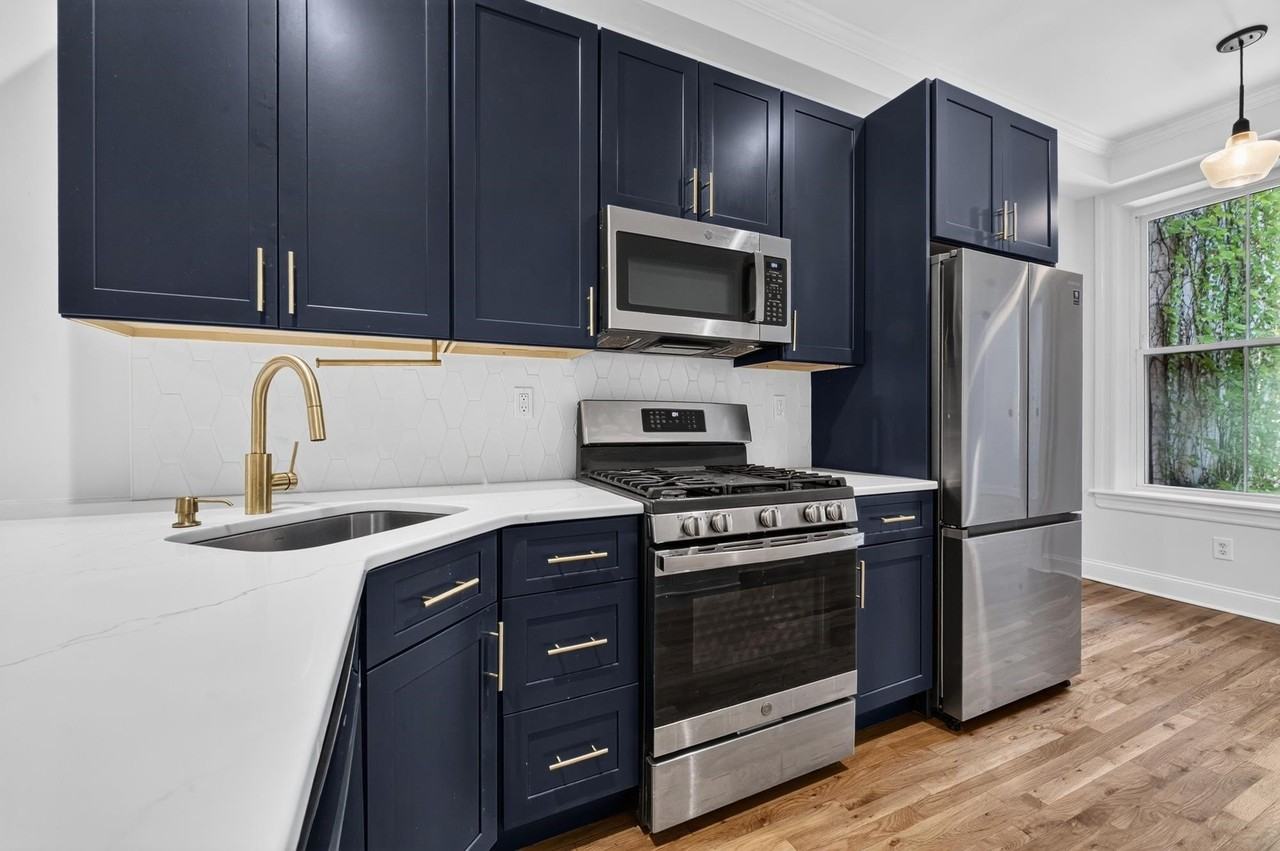1319 Washington St #1L - Photo 3 of 17