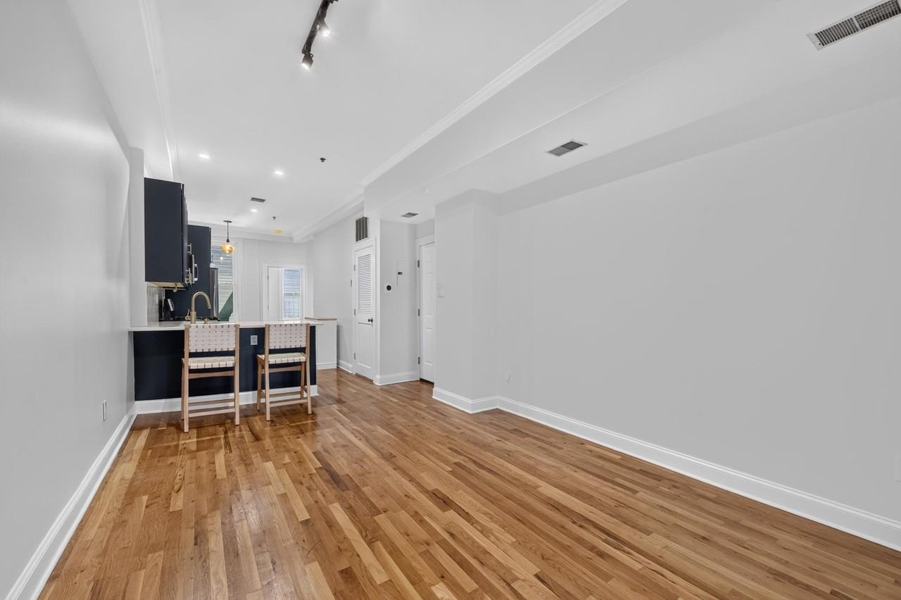 1319 Washington St #1L - Photo 4 of 17
