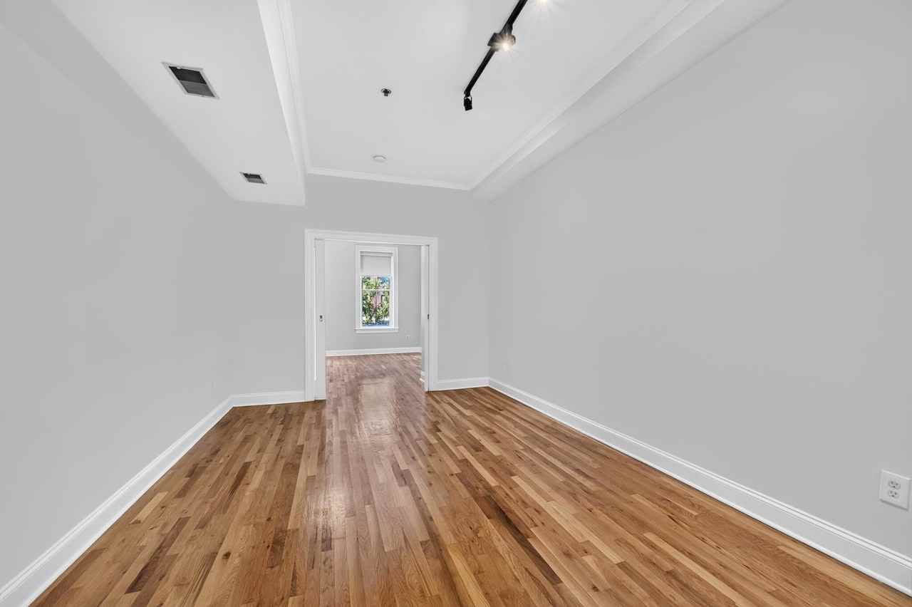 1319 Washington St #1L - Photo 6 of 17