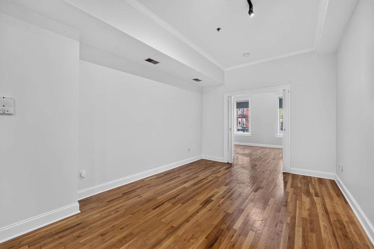 1319 Washington St #1L - Photo 7 of 17