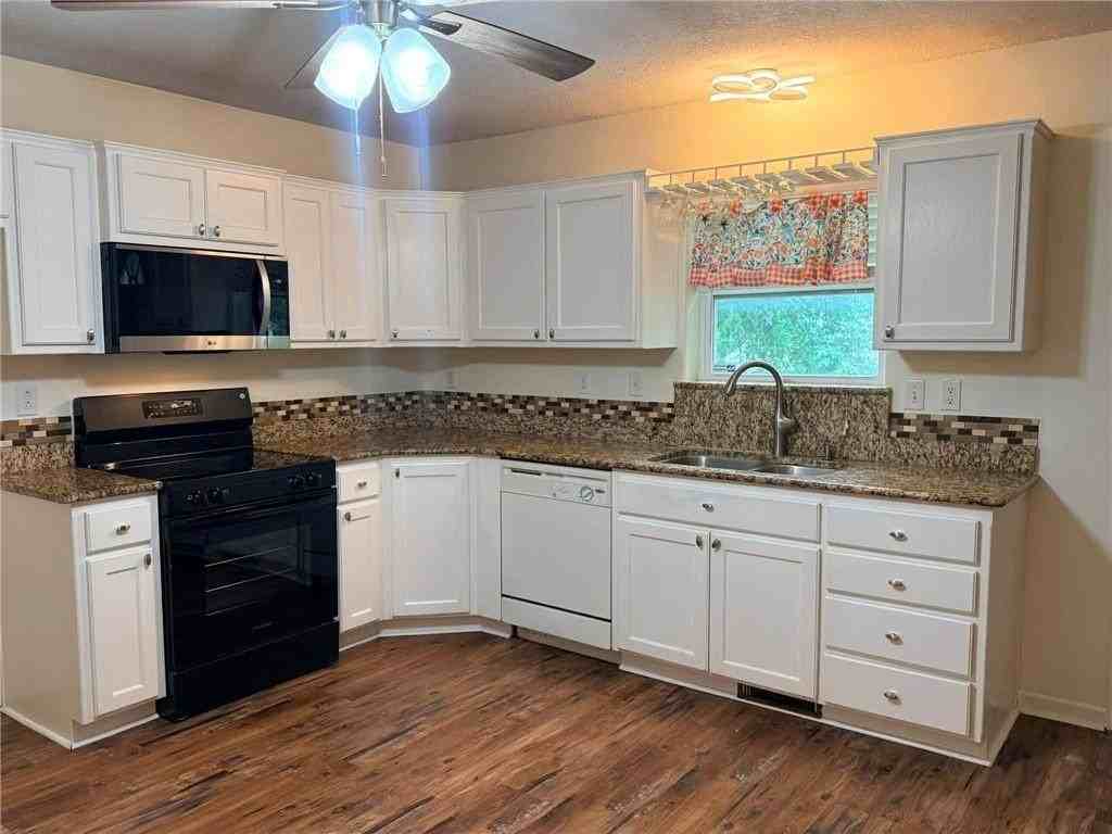 109 S Crysler Ave - Photo 2 of 8