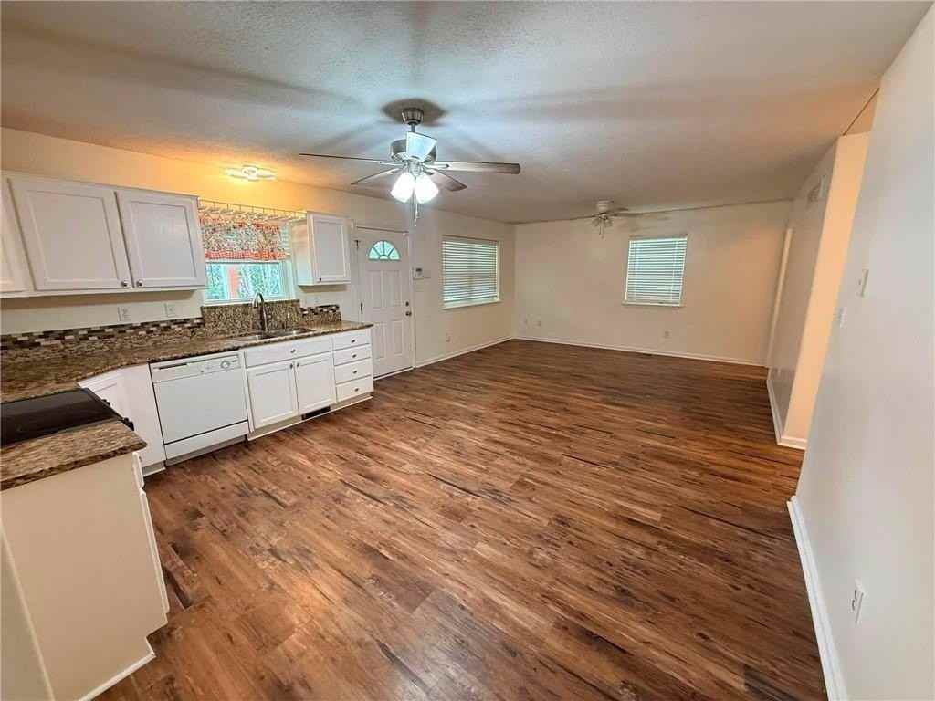 109 S Crysler Ave - Photo 3 of 8