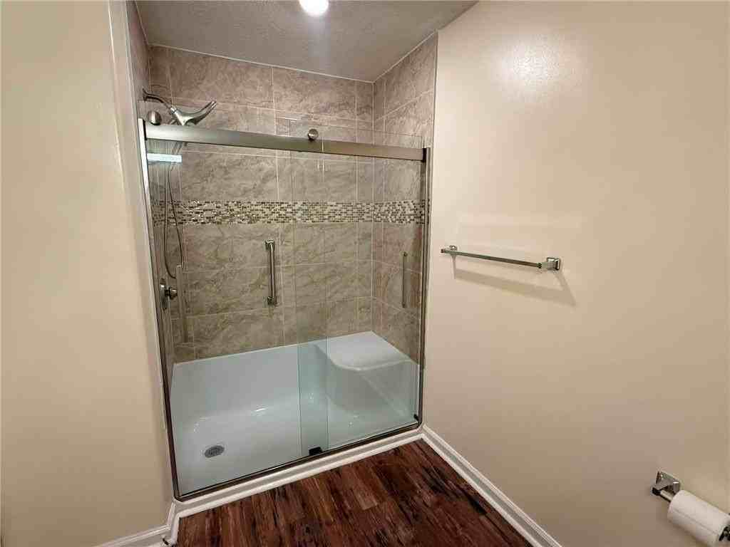 109 S Crysler Ave - Photo 4 of 8
