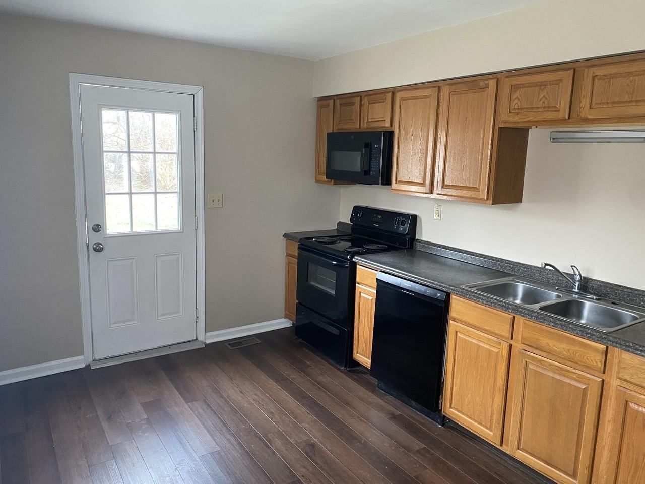 3601 Crosby Dr - Photo 4 of 13