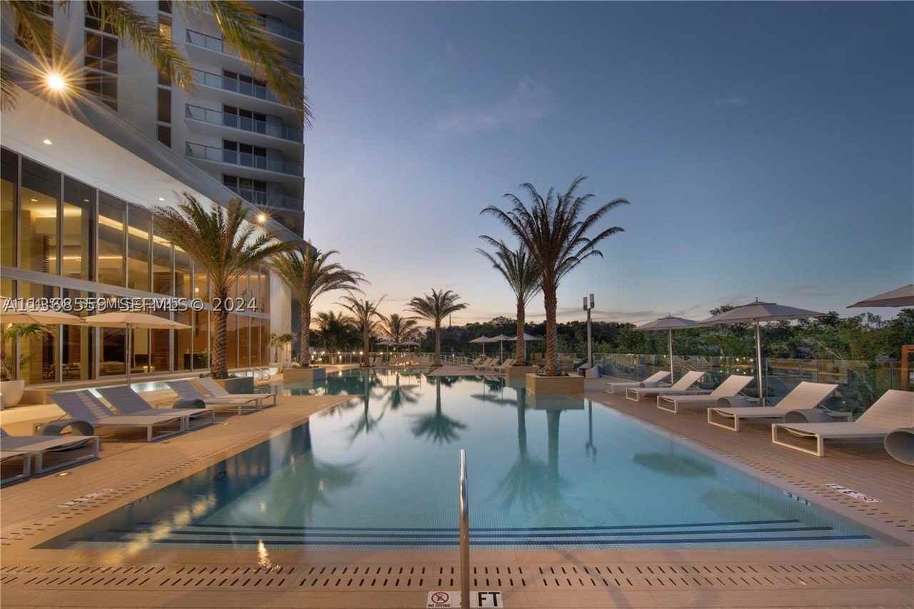 16385 Biscayne Blvd #7 - Photo 4 of 43
