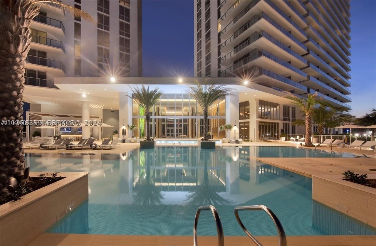 16385 Biscayne Blvd #7 - Photo 5 of 43