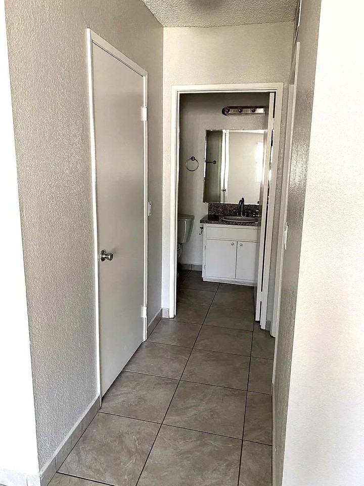 14000 Foothill Blvd - Photo 4 of 10