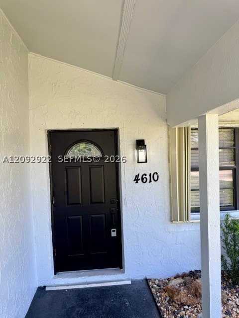 4610 Sw 134th Ave - Photo 2 of 25