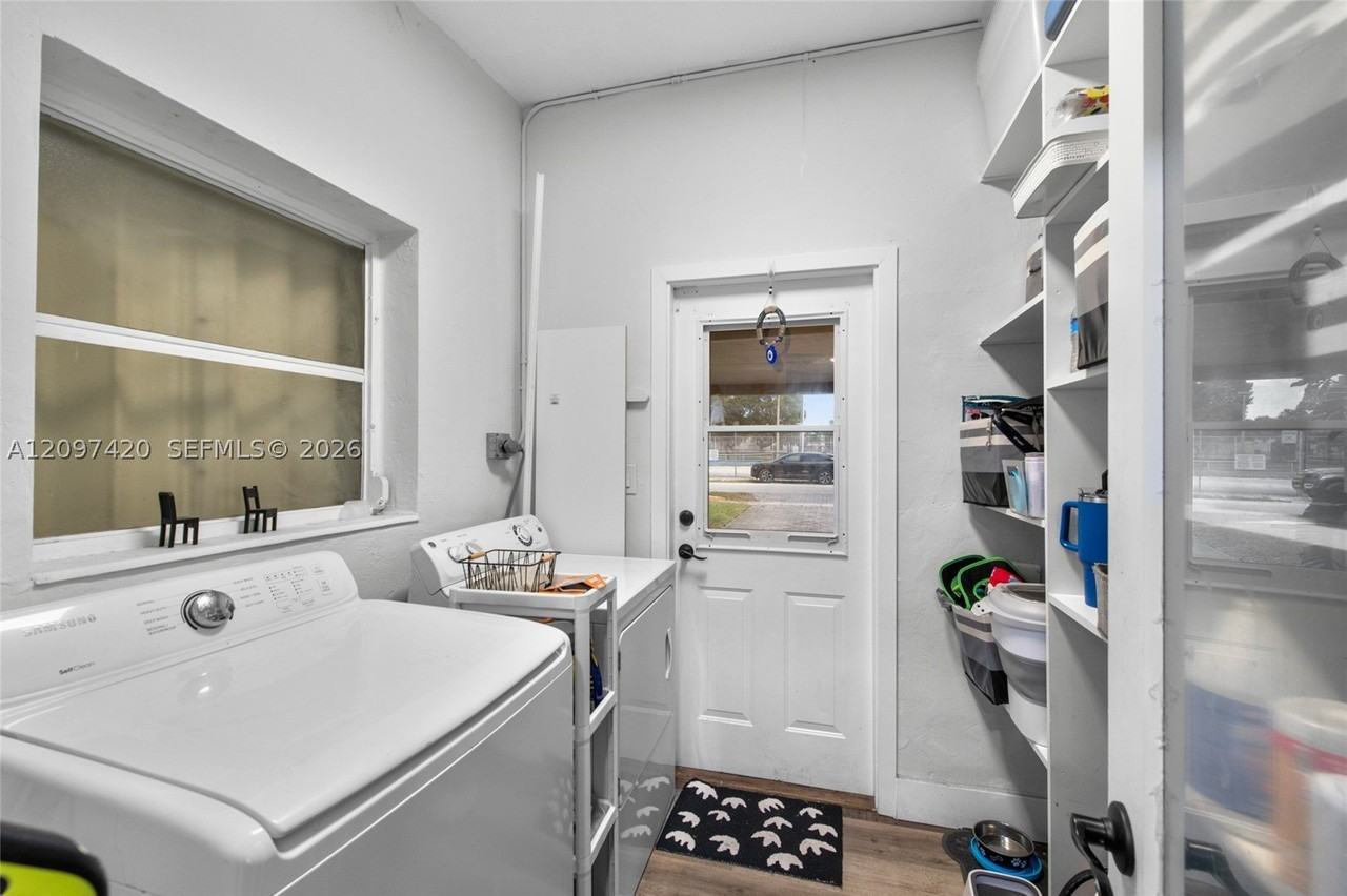 1704 Sw 9th St - Photo 4 of 15
