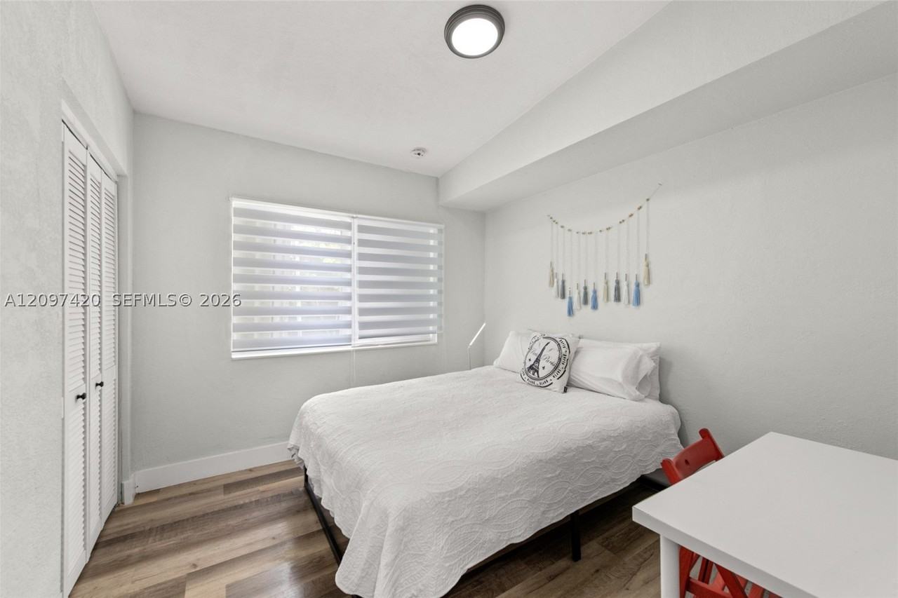 1704 Sw 9th St - Photo 6 of 15