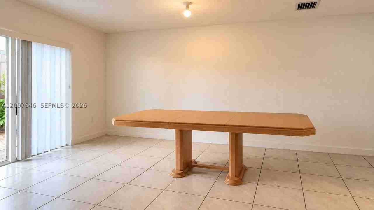 585 Ne 5th Pl #585 - Photo 6 of 25