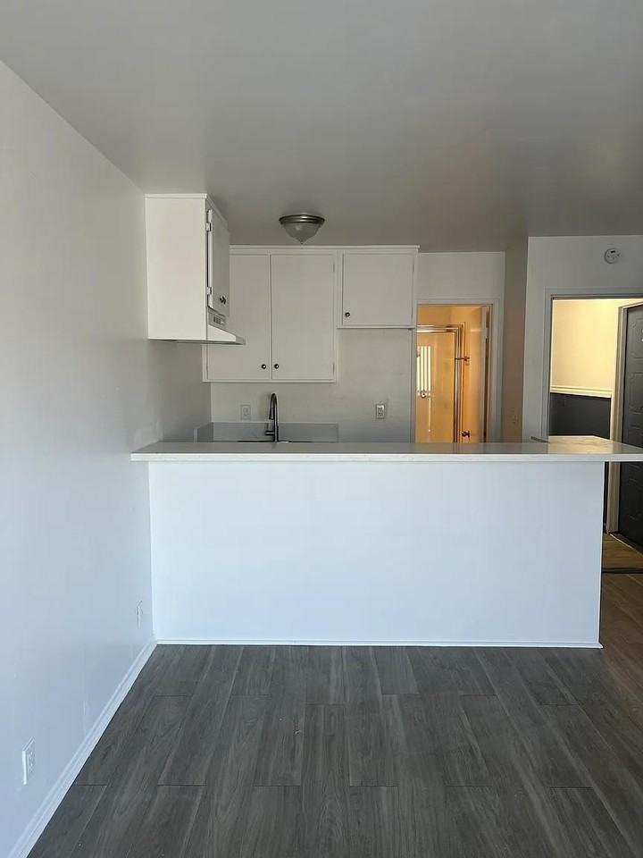 18366 Collins St - Photo 3 of 8