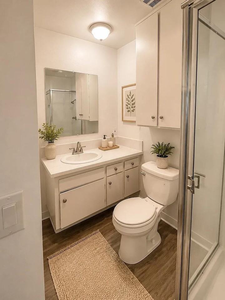 18366 Collins St - Photo 5 of 8