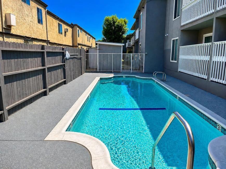 18366 Collins St - Photo 7 of 8