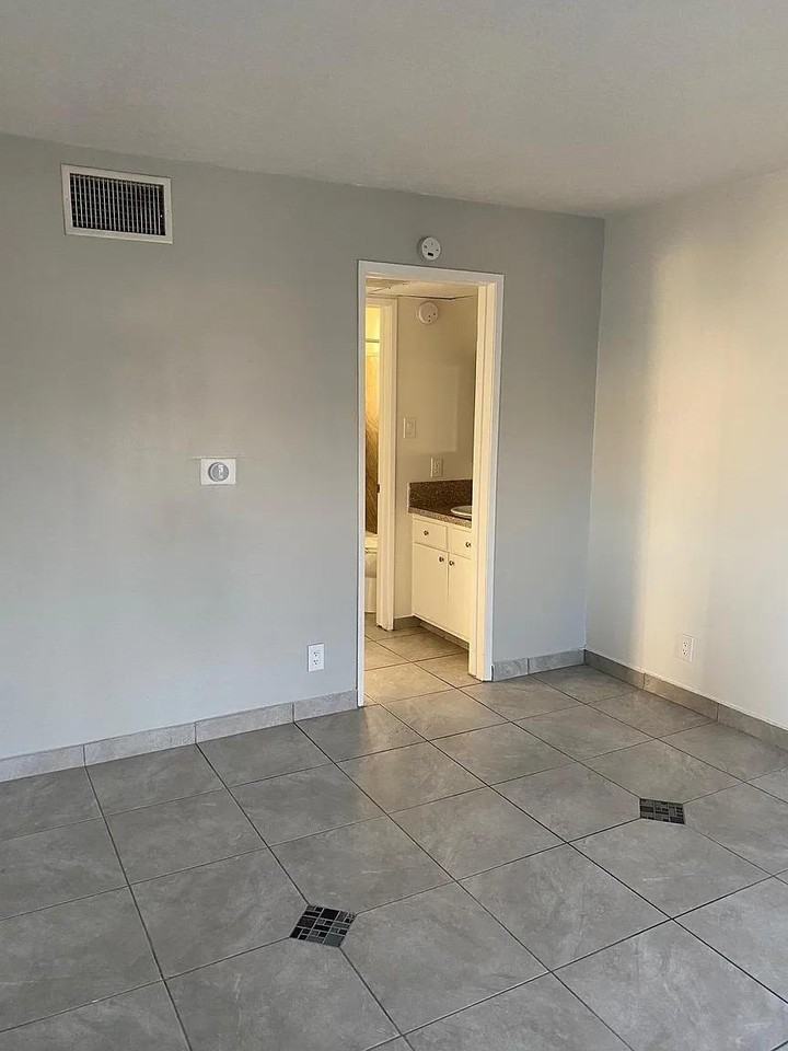13988 Foothill Blvd - Photo 4 of 9