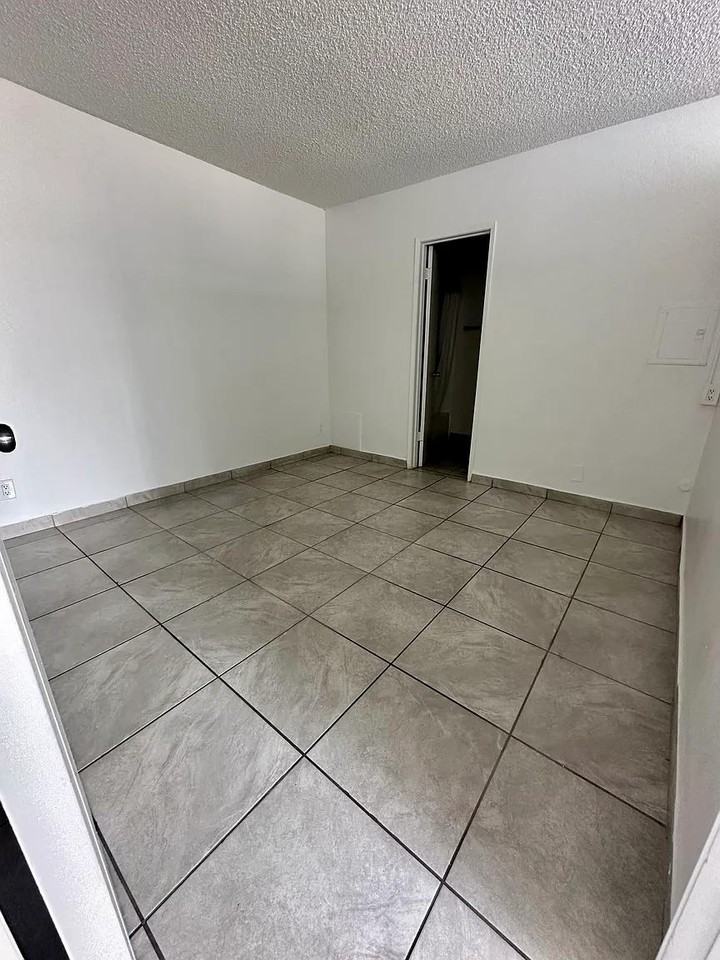 15324 Vanowen St - Photo 4 of 5