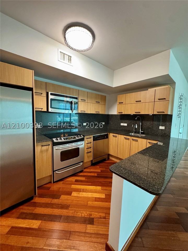 350 S Miami Ave #1502 - Photo 2 of 26