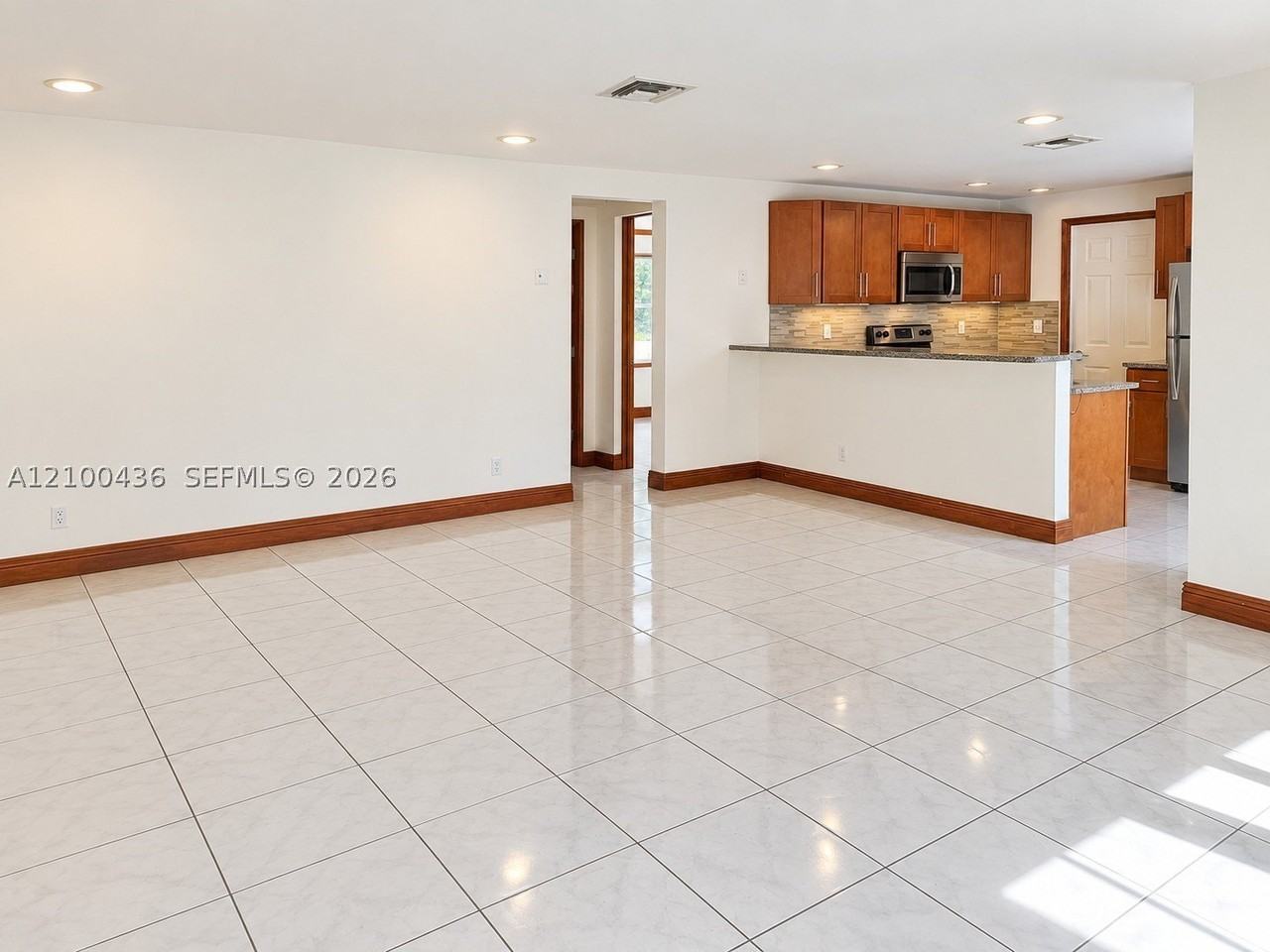 1131 Sw 14th Ave #1 - Photo 4 of 11