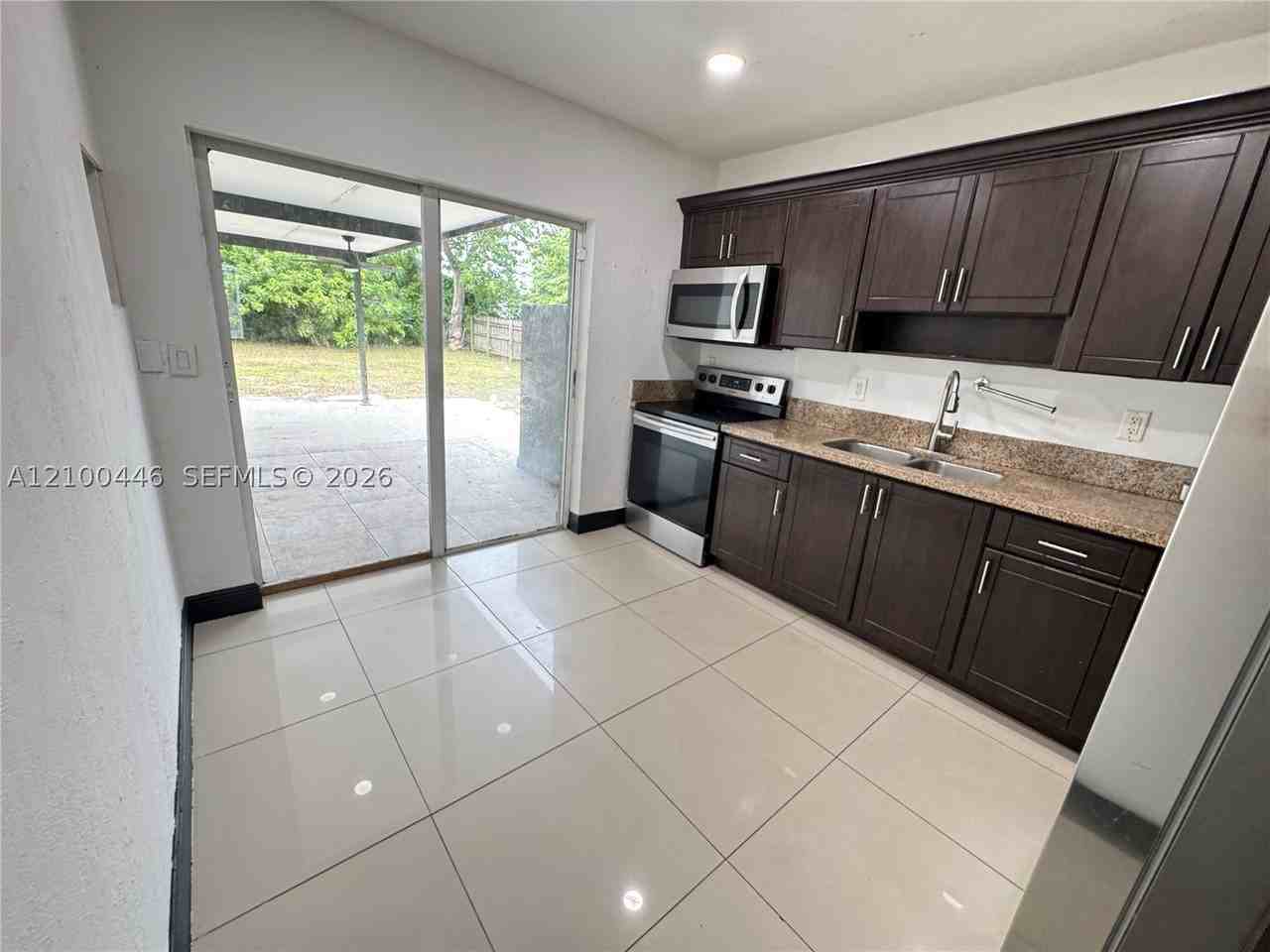 2921 Nw 94th St #2921 - Photo 4 of 9