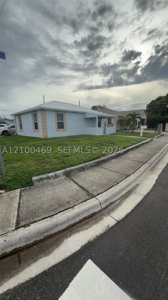 801 4th St - Photo 2 of 12