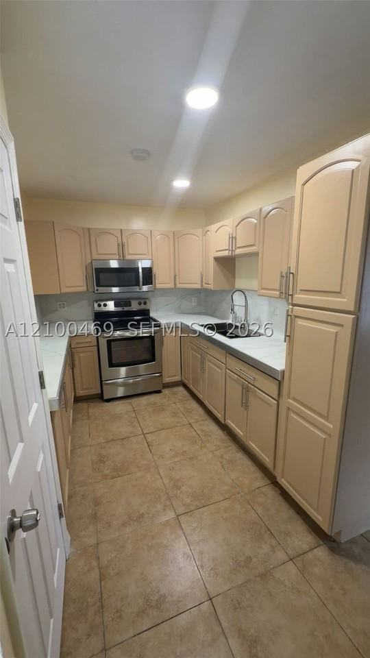 801 4th St - Photo 4 of 12