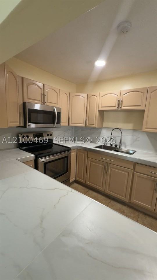 801 4th St - Photo 5 of 12